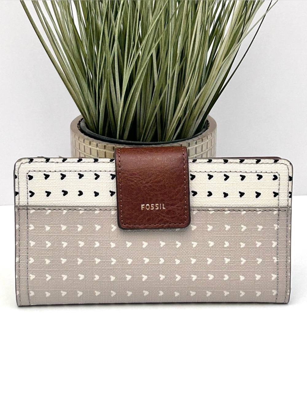 Fossil Logan Tab Hearts Clutch Wallet RDIF Faux Leather Slim 6.75”x 3.5” NEW